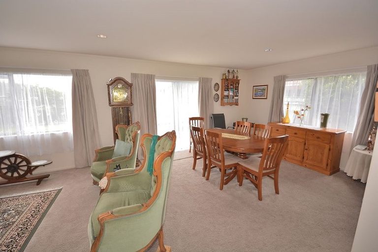 Photo of property in 125 Queens Road, Waikanae Beach, Waikanae, 5036