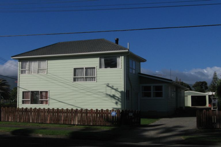 Photo of property in 98 Field Way, Waikanae Beach, Waikanae, 5036