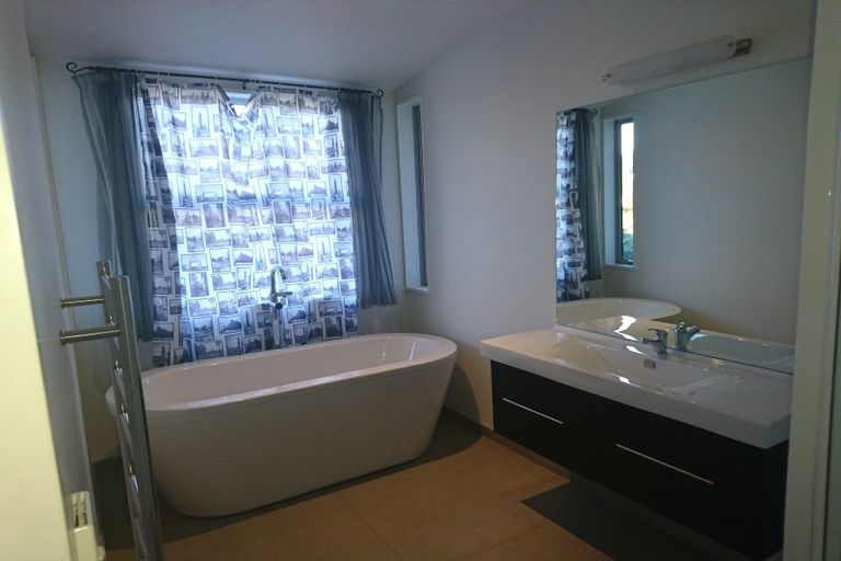 Photo of property in 7 Valley Crescent, Wanaka, 9305