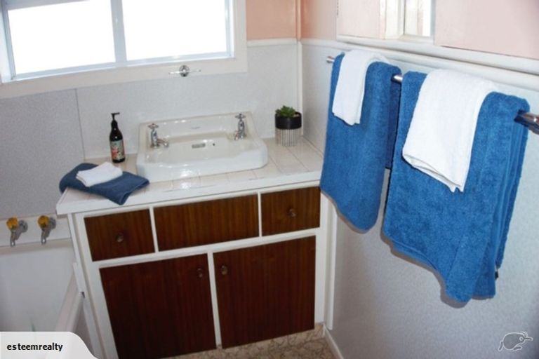 Photo of property in 64 Jenkin Street, Strathern, Invercargill, 9812