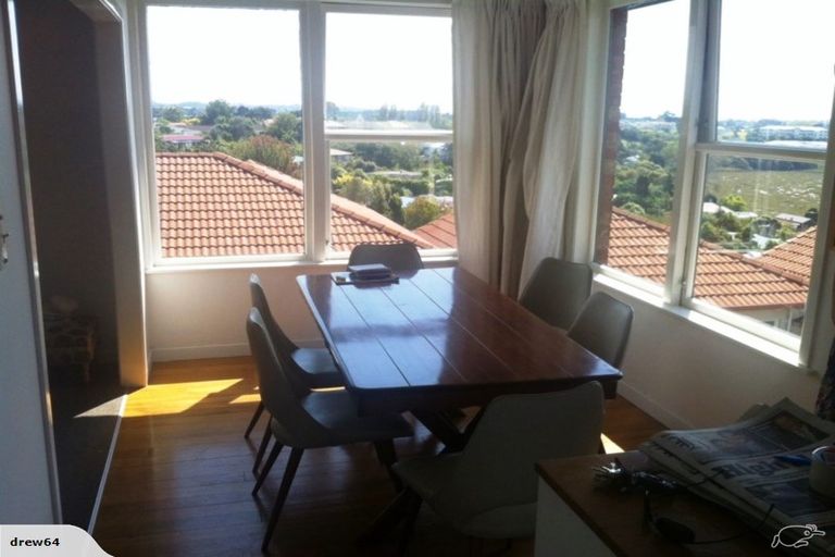 Photo of property in 44 Exmouth Road, Northcote, Auckland, 0627