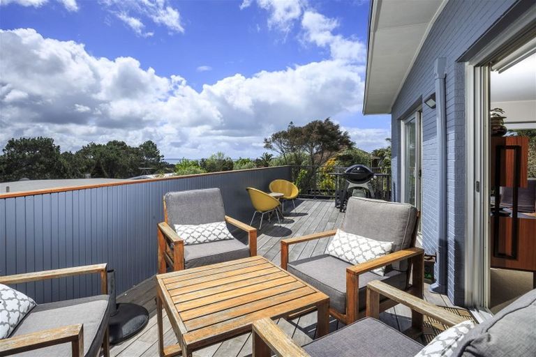 Photo of property in 3/100 Aberdeen Road, Campbells Bay, Auckland, 0620