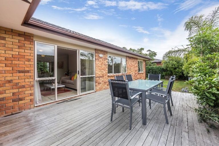 Photo of property in 5 Saltwood Street, Red Beach, 0932
