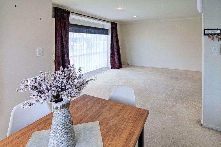 Photo of property in Holdsworth Villas, 4/2 William Donald Drive, Solway, Masterton, 5810