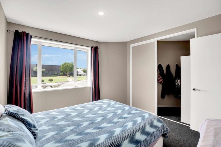 Photo of property in 15 Riverside Way, Amberley, 7410