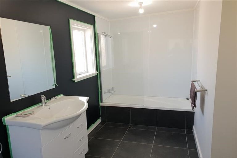 Photo of property in 9 Perrin Place, Kelvin Grove, Palmerston North, 4414