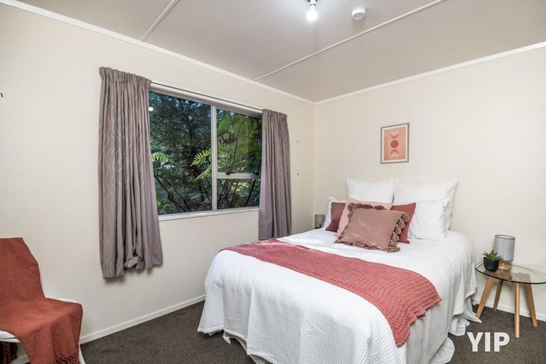 Photo of property in 68 Colchester Crescent, Newlands, Wellington, 6037