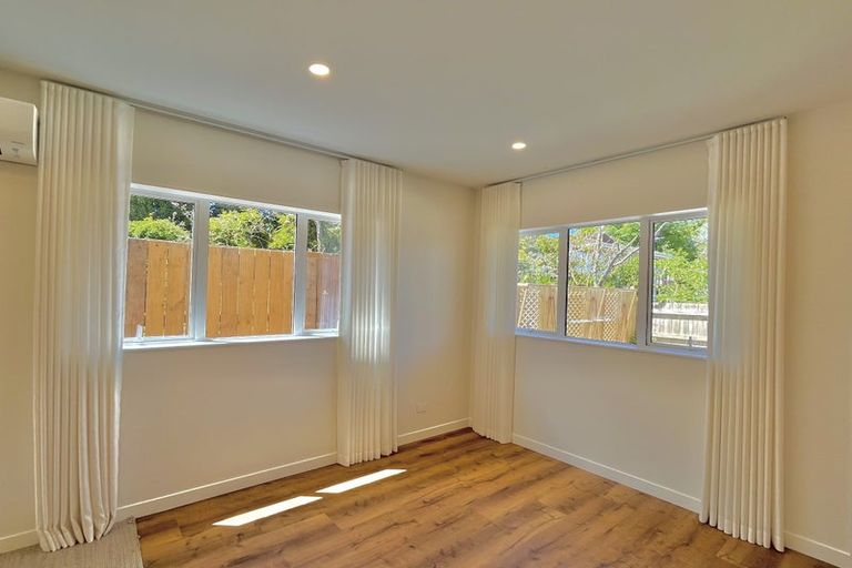 Photo of property in 7b Hanson Place, West Harbour, Auckland, 0618
