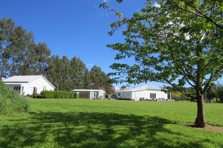 Photo of property in 16 Dalefield Road, Carterton, 5713