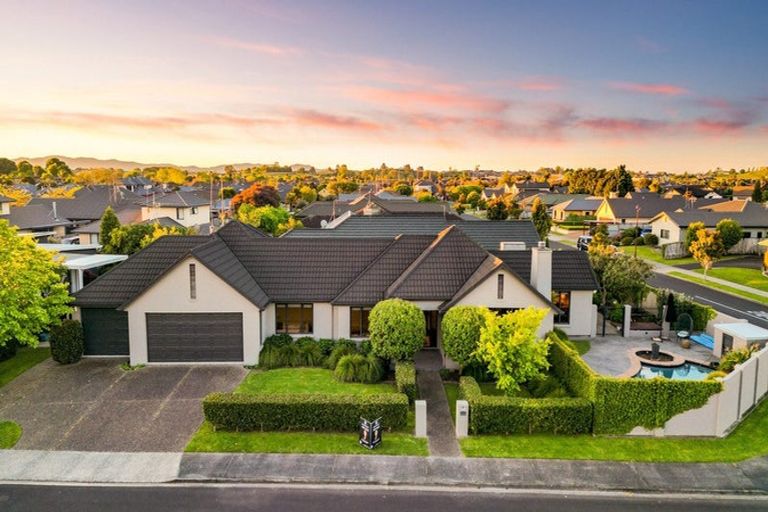 Photo of property in 2 Sovereign Place, Rototuna North, Hamilton, 3210