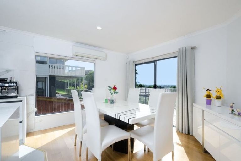 Photo of property in 114 Luckens Road, West Harbour, Auckland, 0618