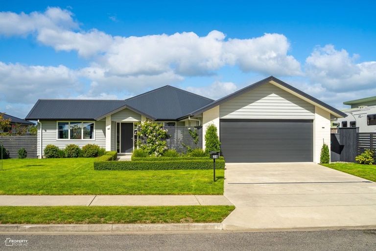 Photo of property in 28 Feist Street, Carterton, 5713