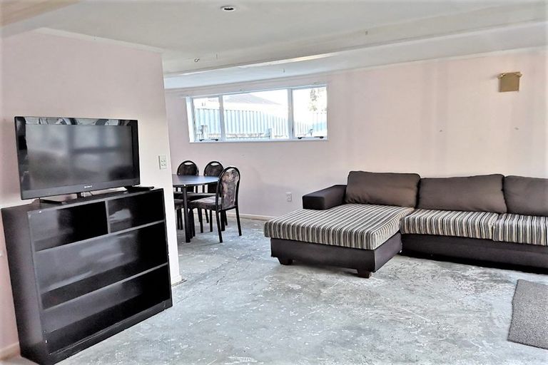 Photo of property in 1118 Fergusson Drive, Clouston Park, Upper Hutt, 5018