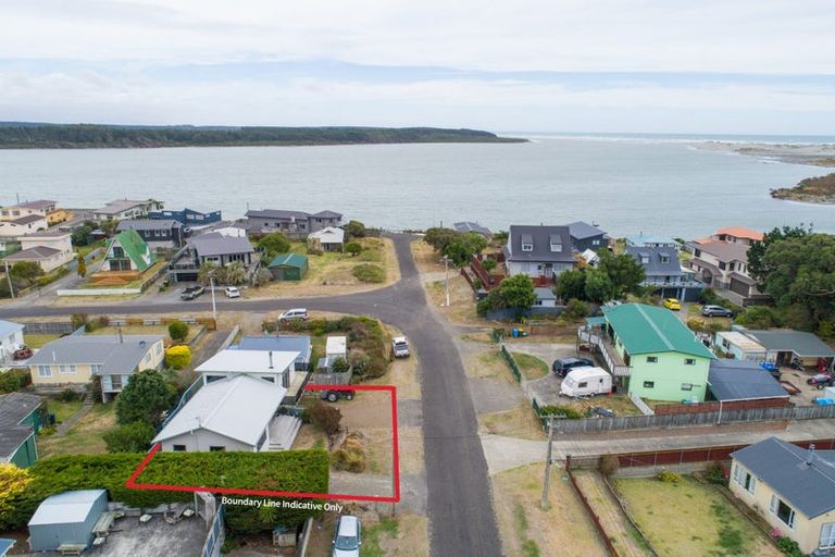 Photo of property in 18 Robbie Street, Foxton Beach, Foxton, 4815