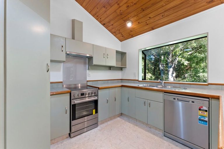 Photo of property in 2/18 Fernwood Grove, Bayview, Auckland, 0629