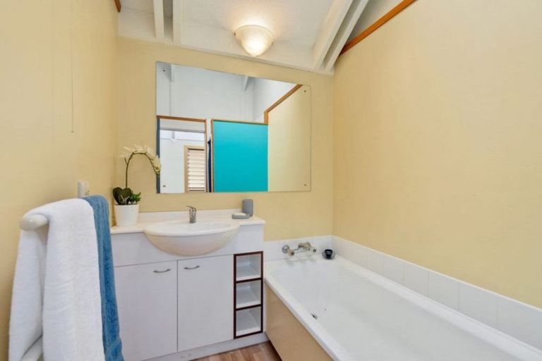 Photo of property in 2/8 Guinness Crescent, Ilam, Christchurch, 8041