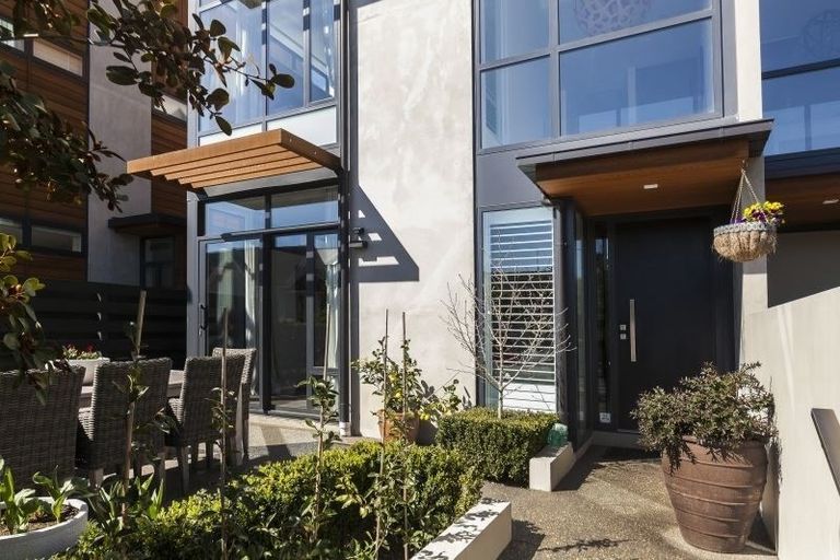 Photo of property in 2/2a Dorset Street, Christchurch Central, Christchurch, 8013