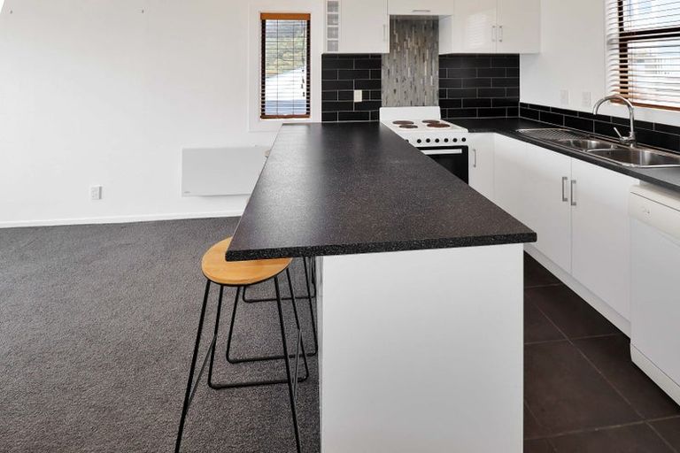 Photo of property in 6/2 Oriental Terrace, Mount Victoria, Wellington, 6011