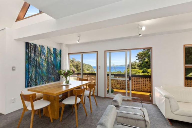 Photo of property in 3 Whiorau Grove, Lowry Bay, Lower Hutt, 5013