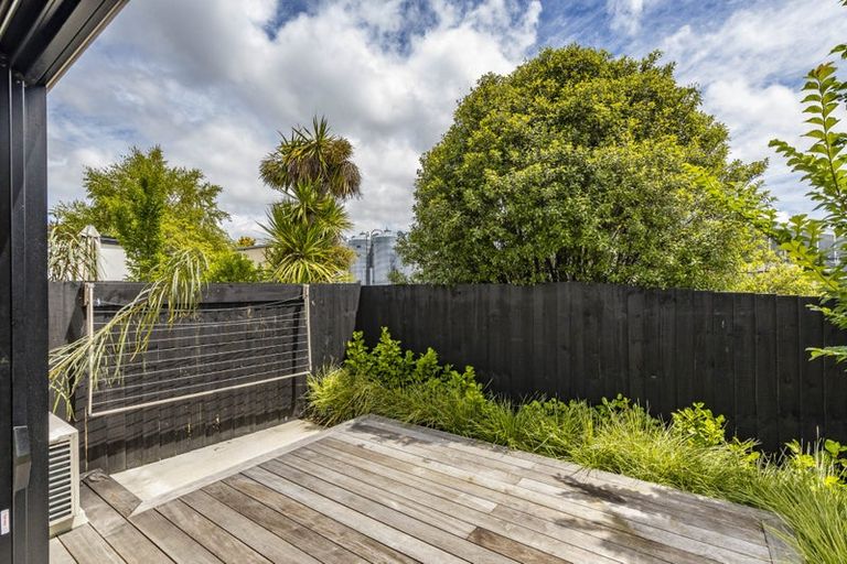 Photo of property in 4/63 Waltham Road, Sydenham, Christchurch, 8023