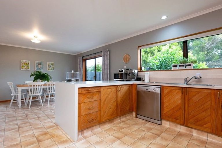 Photo of property in 55 Heta Road, Highlands Park, New Plymouth, 4312
