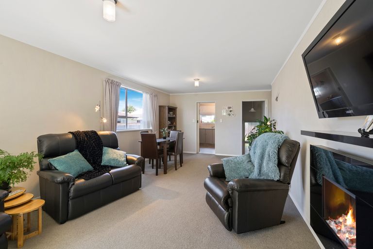 Photo of property in 2/24 Oxley Avenue, St Albans, Christchurch, 8014
