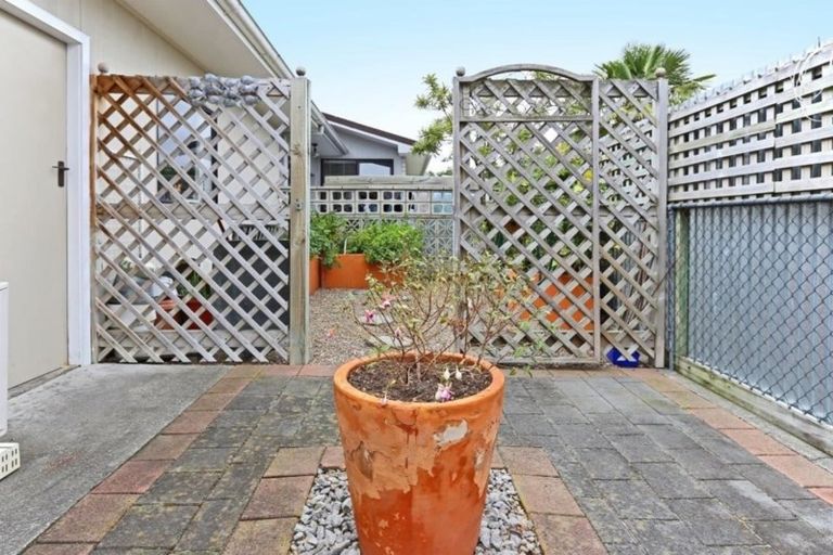 Photo of property in 2/409 Southland Road, Hastings, 4122