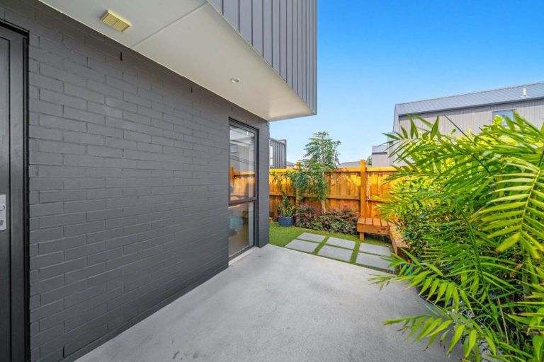 Photo of property in 640a Massey Road, Mangere, Auckland, 2022