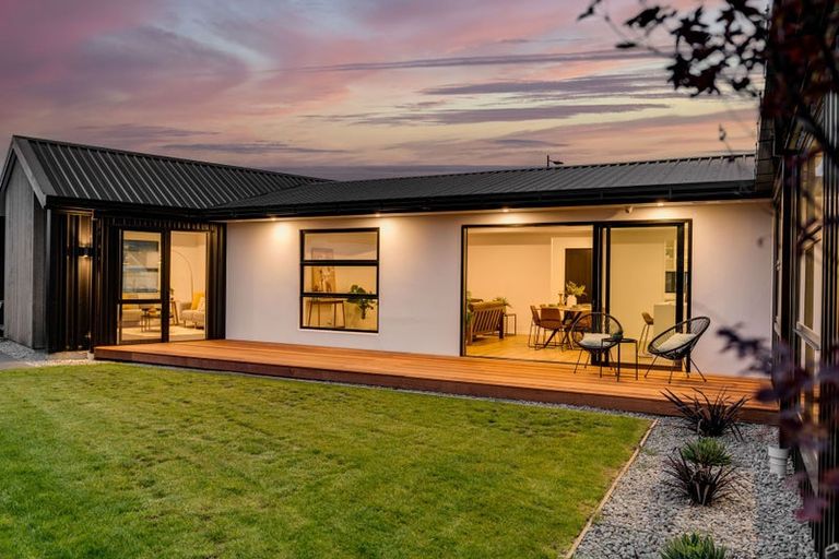 Photo of property in 2 Ferbane Way, Halswell, Christchurch, 8025