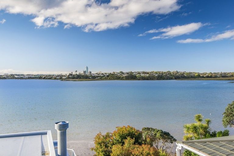 Photo of property in 2/35 Beresford Street, Bayswater, Auckland, 0622