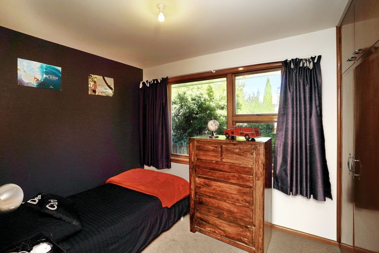 Photo of property in 80 Avonhead Road, Avonhead, Christchurch, 8042