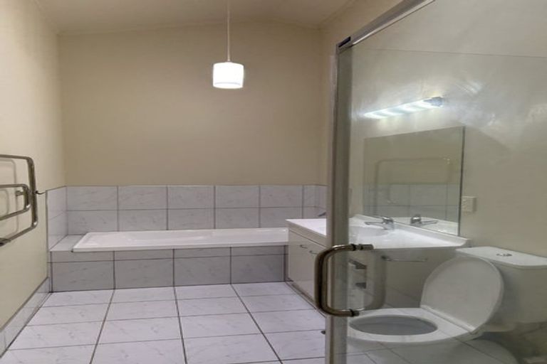 Photo of property in 4 Mitika Way, Strathmore Park, Wellington, 6022