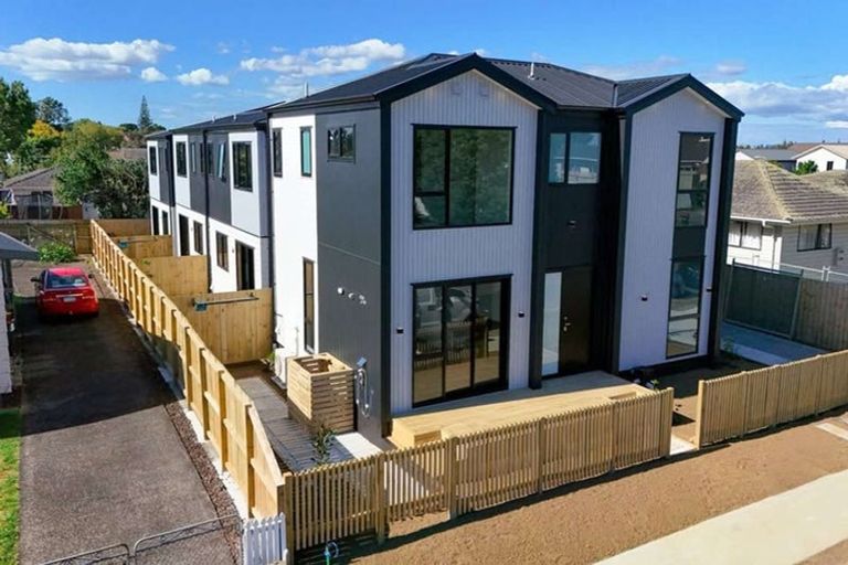 Photo of property in 22c Justamere Place, Weymouth, Auckland, 2103