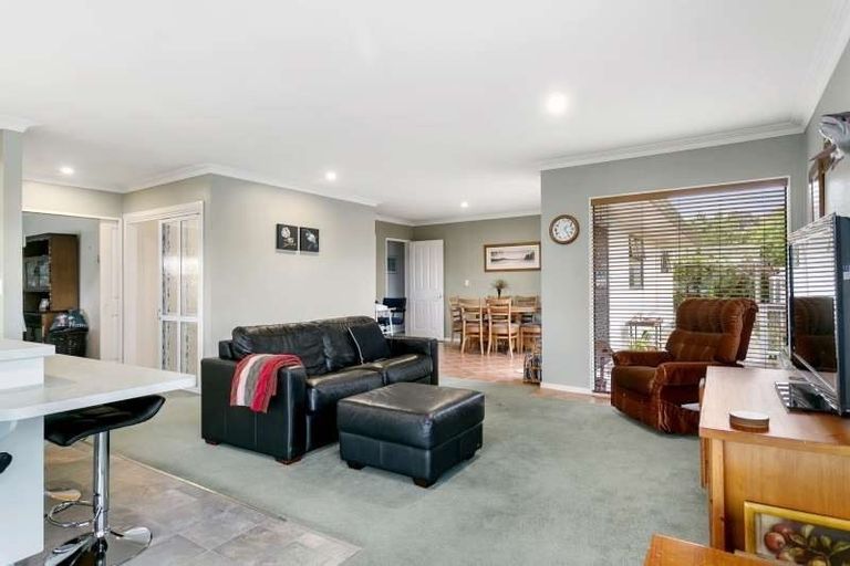 Photo of property in 4 Shera Street, Acacia Bay, Taupo, 3330