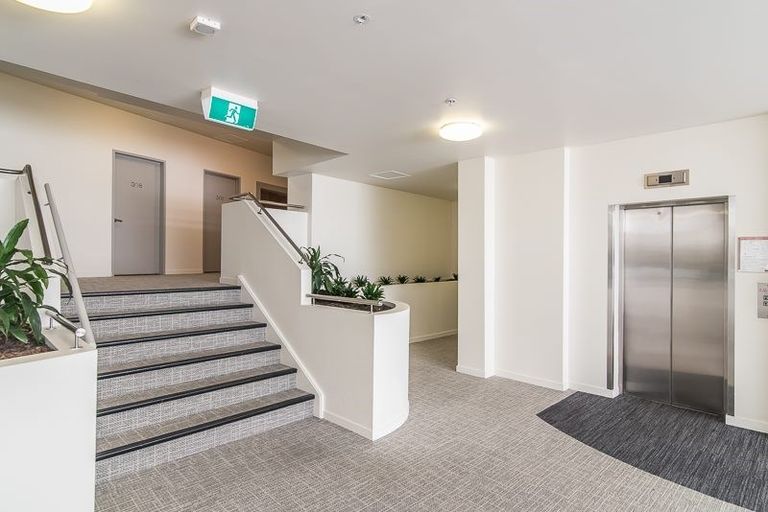 Photo of property in Stadium Garden Flats, 308/107 Thorndon Quay, Pipitea, Wellington, 6011