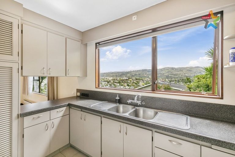 Photo of property in 24 Summit Road, Fairfield, Lower Hutt, 5011