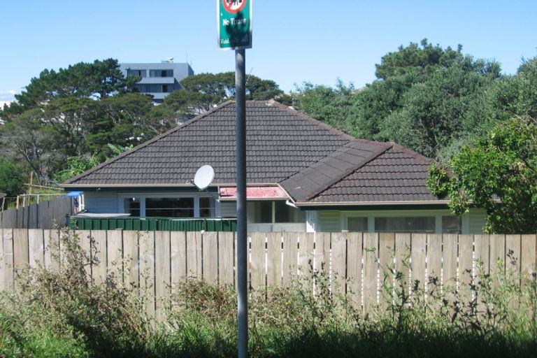 Photo of property in 2/16 Kaponga Crescent, New Lynn, Auckland, 0600