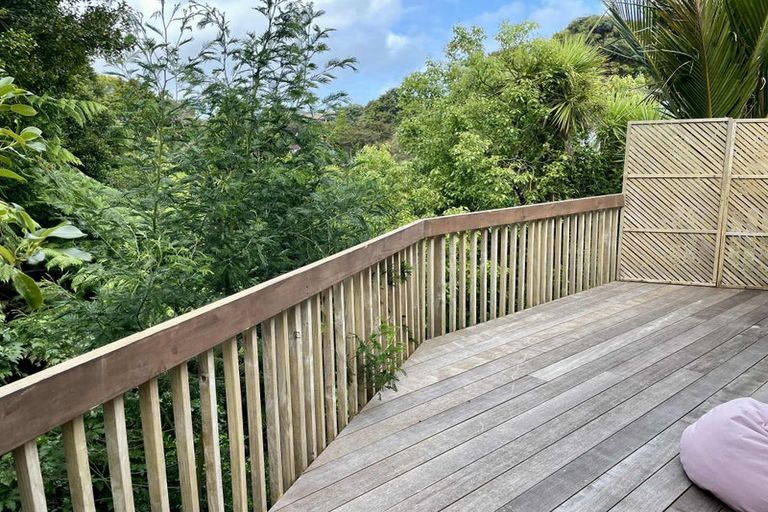 Photo of property in 13 Springwater Vale, Unsworth Heights, Auckland, 0632