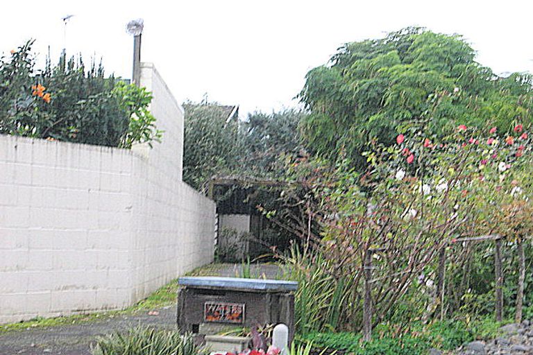 Photo of property in 22 Half Moon Rise, Half Moon Bay, Auckland, 2012