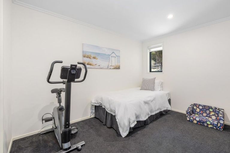 Photo of property in 100 Kauri Crescent, Waimauku, Kumeu, 0891