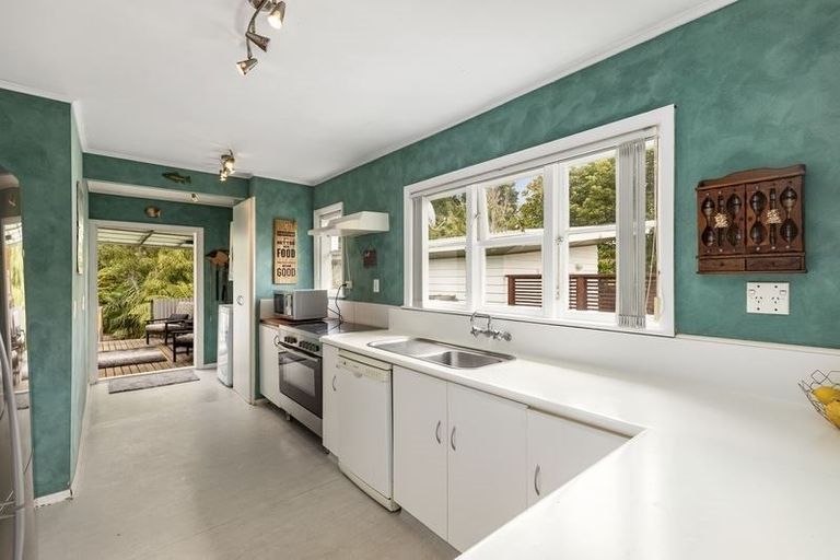 Photo of property in 116 Hine Road, Wainuiomata, Lower Hutt, 5014