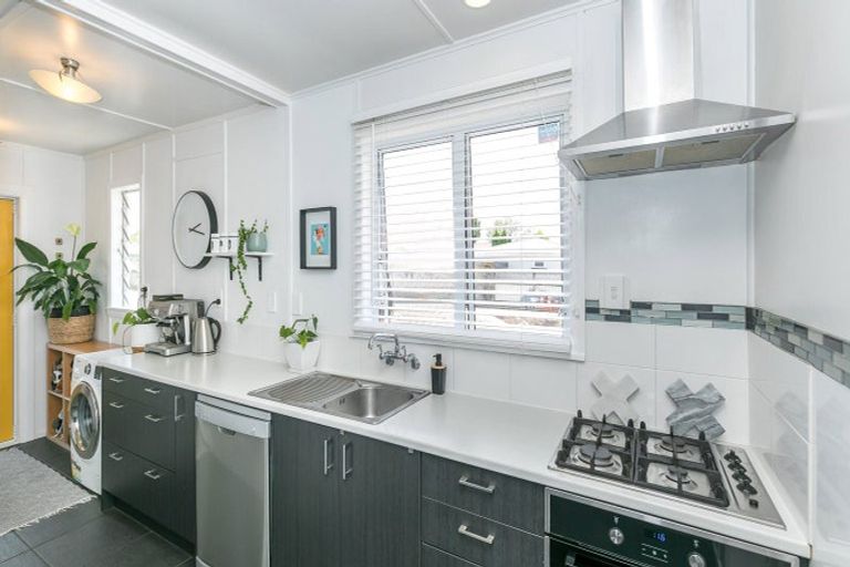 Photo of property in 15 Sandwich Road, St Andrews, Hamilton, 3200