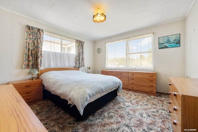 Photo of property in 50 Chilcott Road, Henderson, Auckland, 0612