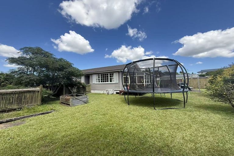 Photo of property in 12 Fiesta Drive, Half Moon Bay, Auckland, 2012