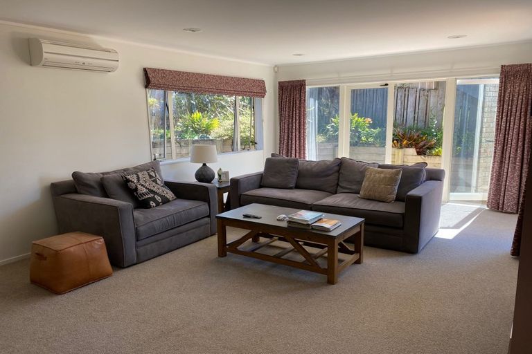 Photo of property in 4 Manu Place, Pinehill, Auckland, 0632