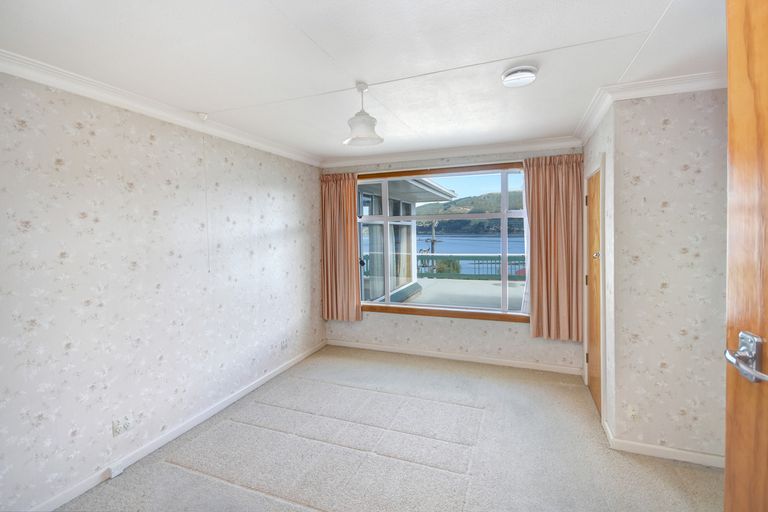 Photo of property in 19 Bayne Terrace, Macandrew Bay, Dunedin, 9014