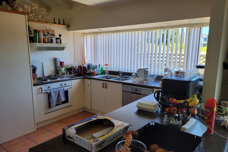 Photo of property in 13 Swanson Oaks, Swanson, Auckland, 0612