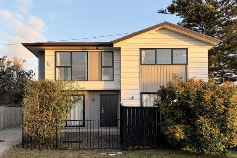 Photo of property in 26a Amberley Avenue, Te Atatu South, Auckland, 0610