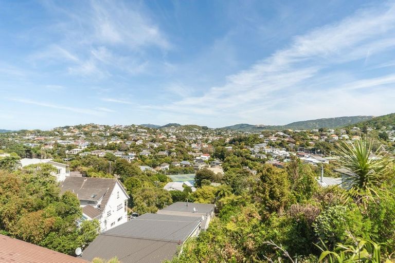 Photo of property in 7a Shortland Street, Khandallah, Wellington, 6035
