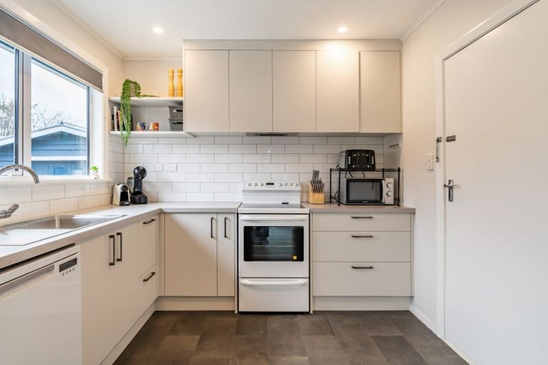 Photo of property in 17 Weka Grove, Elderslea, Upper Hutt, 5018